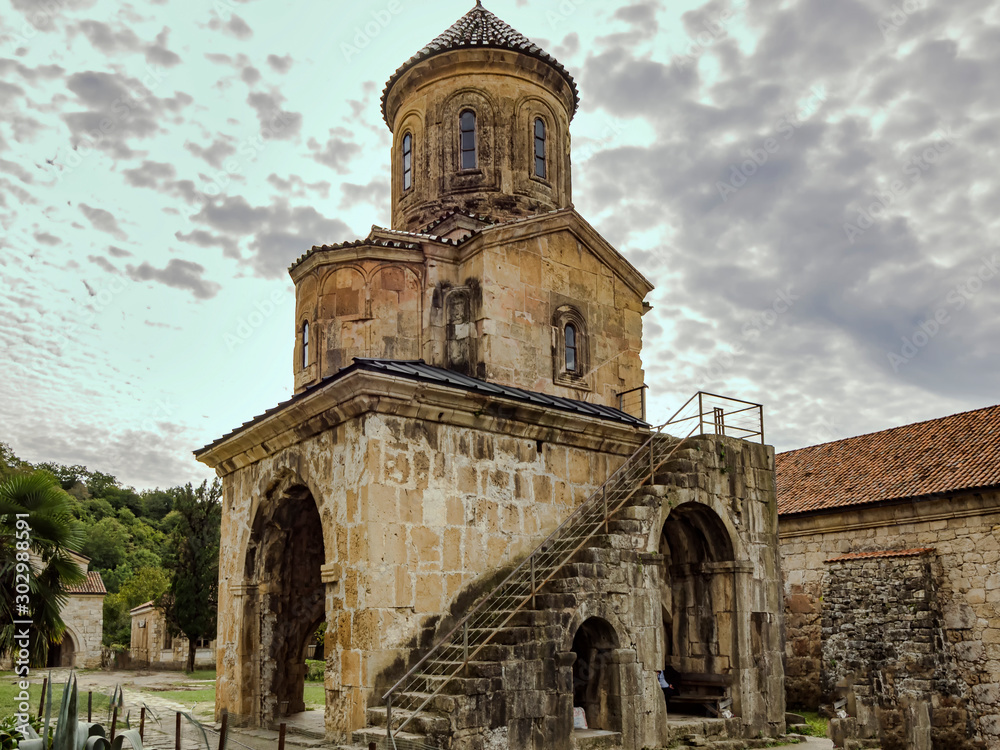 Gelati  ist eine Klosteranlage im Westen Georgiens, unweit der Stadt Kutaissi. Das Kloster zÃ¤hlt zu den bedeutendsten Werken georgischer Kunst