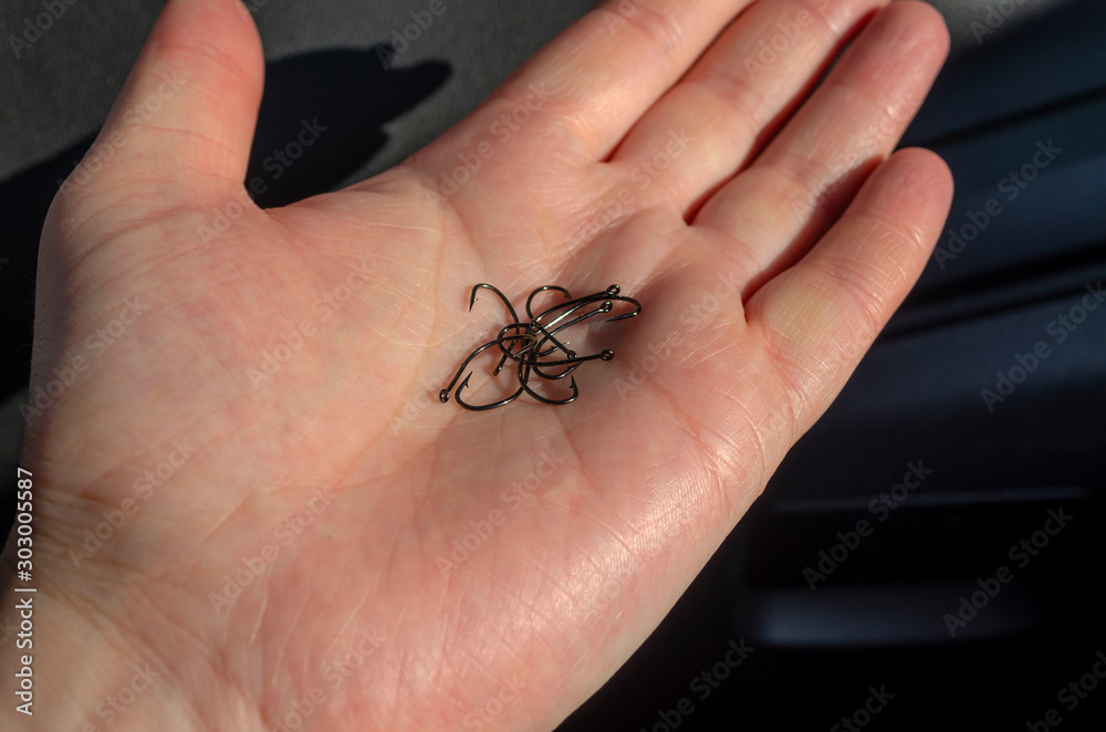Obraz premium fishing hooks hold in the palm of the open