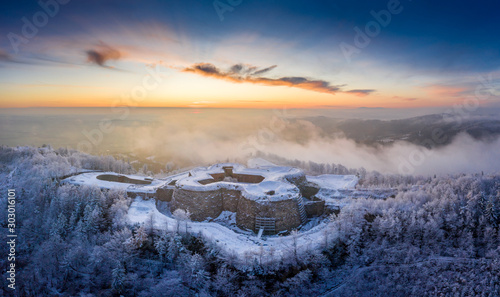 Twierdza Srebrna Góra zimą, widok z powietrza