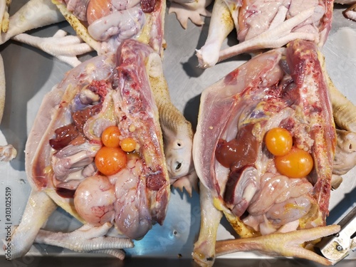 Принти на полотні Fresh chicken organs in the market
