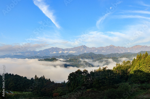 アルプス展望広場から見た立山連峰と雲海　長野県小川村　Alps view Park　Tateyama mountain range and sea ​​of ​​clouds　Nagano © M・H