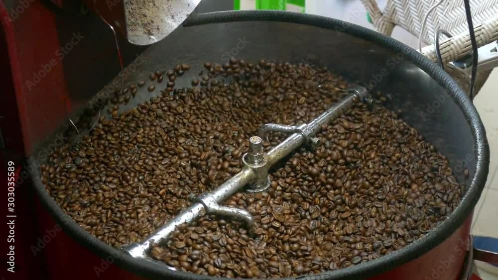 Process of cooling down coffee beans after roasting in machine