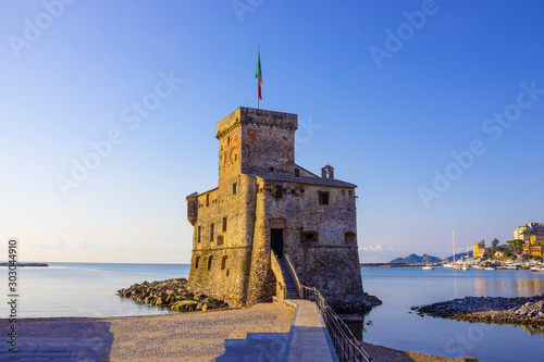 Foto italian castles on sea italian flag - castle of Rapallo , Liguria Genoa Tigullio gulf near Portofino Italy