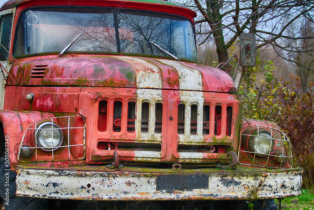 old rusted fire truck in the forest, rusted car, old car