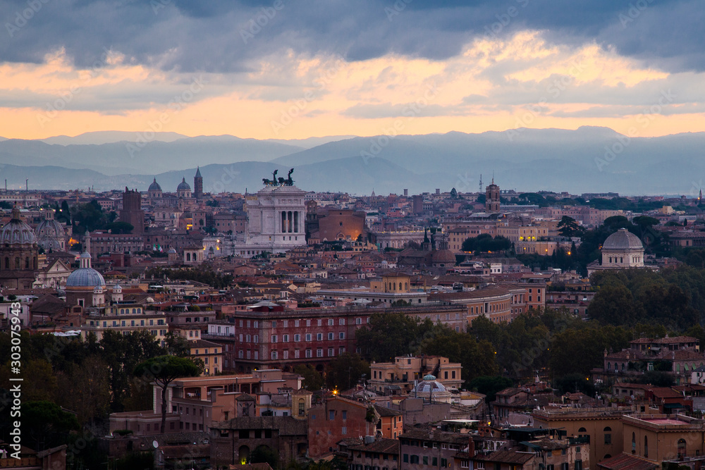 Looking Rome from Gianicolo's hill Looking Rome from Gianicolo's hill
