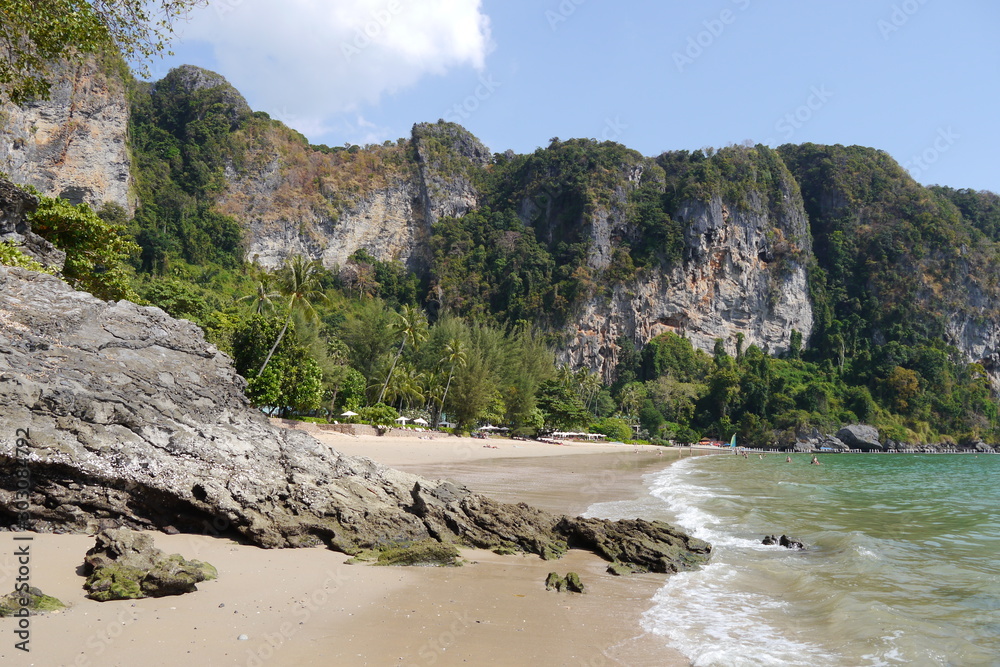 Riff, Strand und Felsen Centara Grand Beach Ao Nang