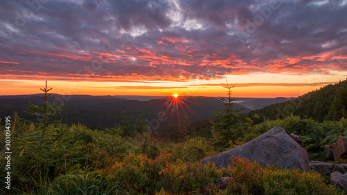 Dramatischer Sonnenaufgang 
