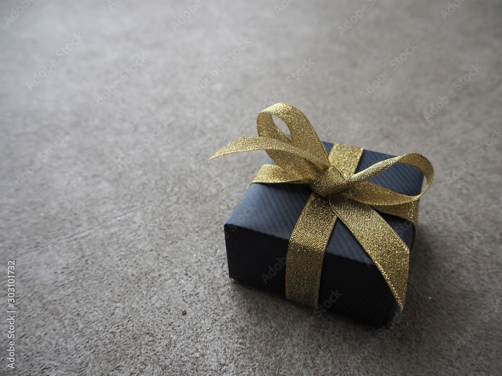 Fotografie ゴールドのリボンがかかったギフトボックス