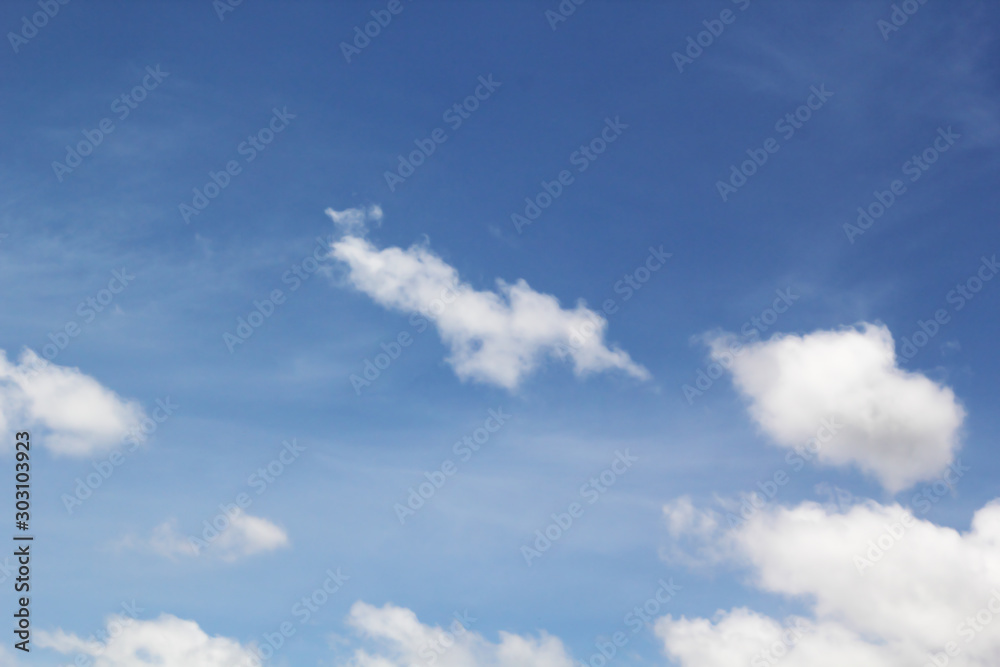 Obraz premium White clouds in the sky