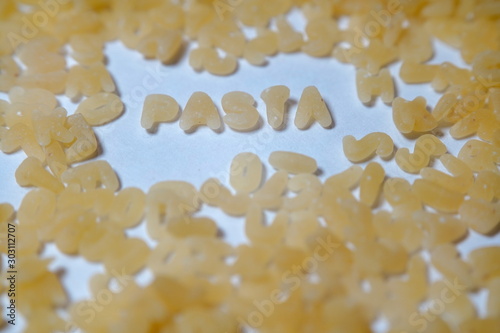 Il termine pasta (dal latino păstam), inteso come abbreviazione dell'italiano pastasciutta