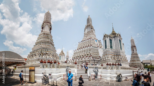 Fotografie BANGKOK, THAILAND - September 30, 2019 : View Of Wat Arun Ratchawararam Ratchawa