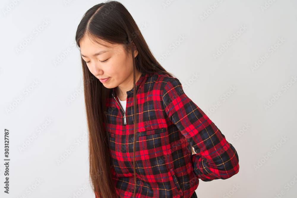 Young chinese woman wearing casual jacket standing over isolated white background Suffering of backache, touching back with hand, muscular pain Young chinese woman wearing casual jacket standing over isolated white background Suffering of backache, touching back with hand, muscular pain