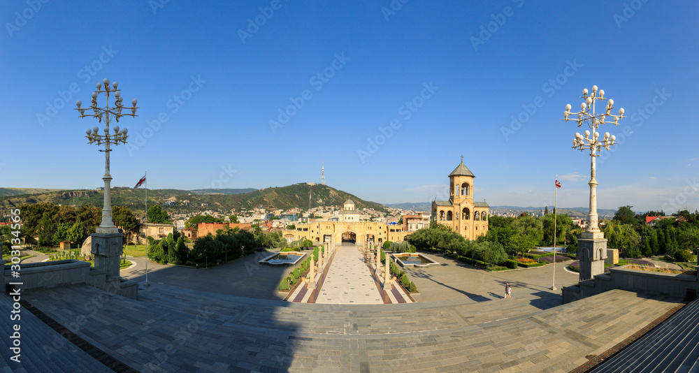 Obraz premium Holy Trinity Cathedral of Tbilisi commonly known as Sameba, the biggest cathedral of Georgian Orthodox Church located in Tbilisi, the capital of Georgia.