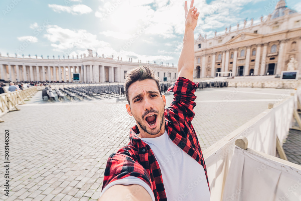 Naklejka premium Excited man take a selfie at Vacatican City, Rome in Italy. 