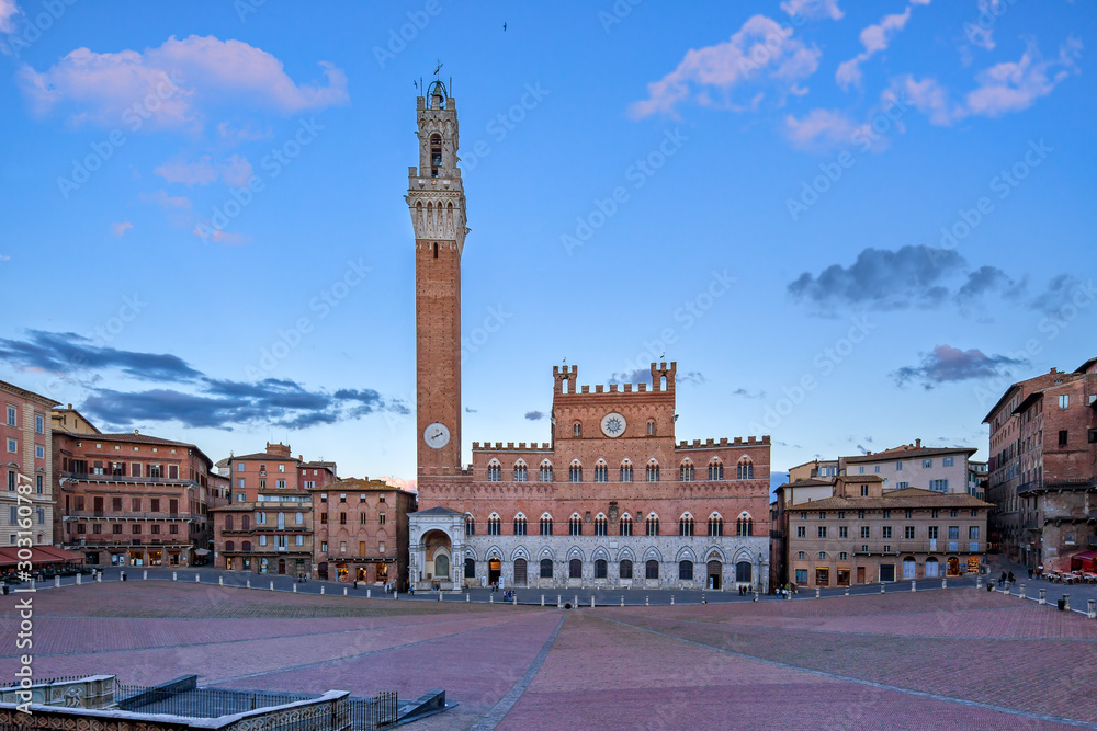 Panoramic view of the famous Piazza del Campo, Palazzo Pubblico and the Torre Del Mangia in Siena at sunset, Tuscany, Italy