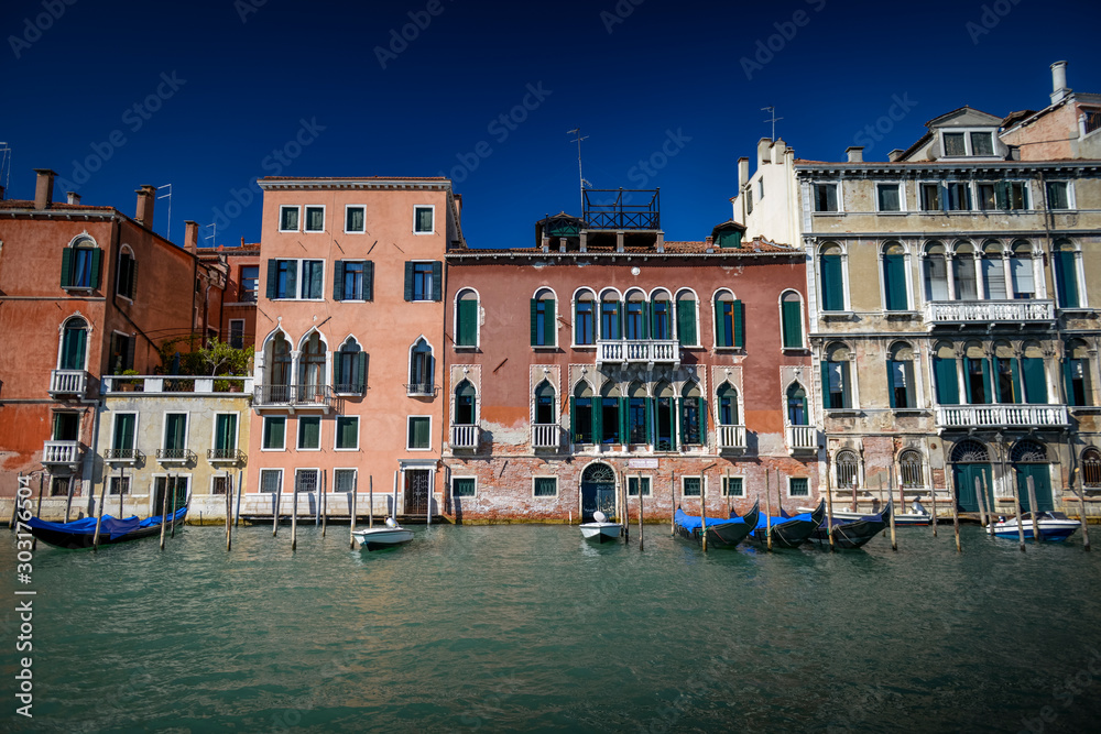 Palais sur le grand canal de Venise en Italie