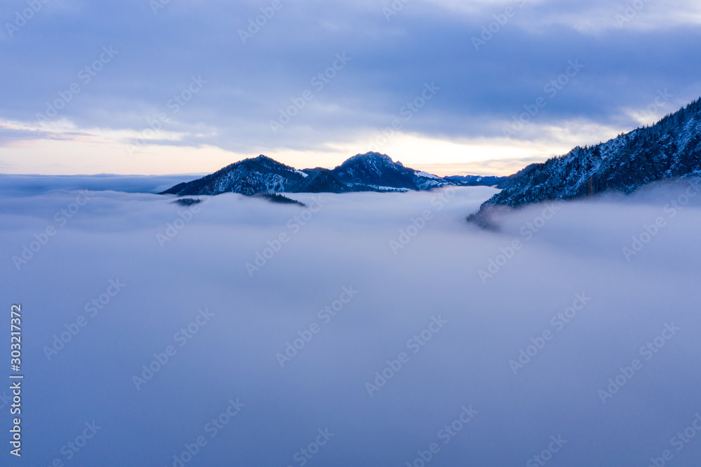 Kienstein und Sonnenspitz überm Nebelmeer