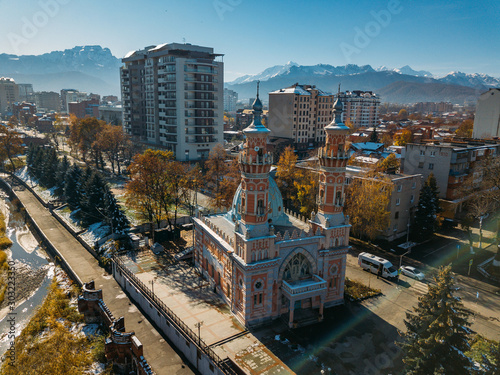 Sunnite Mukhtarov Mosque in Vladikavkaz, aerial view