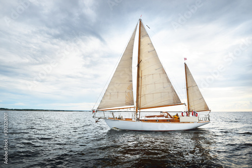 Fotografía Vintage wooden two mast yacht (yawl) sailing in a open sea on a clear day