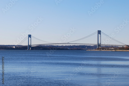 Fototapeta Naklejka Na Ścianę i Meble -  verrazano narrows bridge conecting Brooklyn to Staten Island in New York