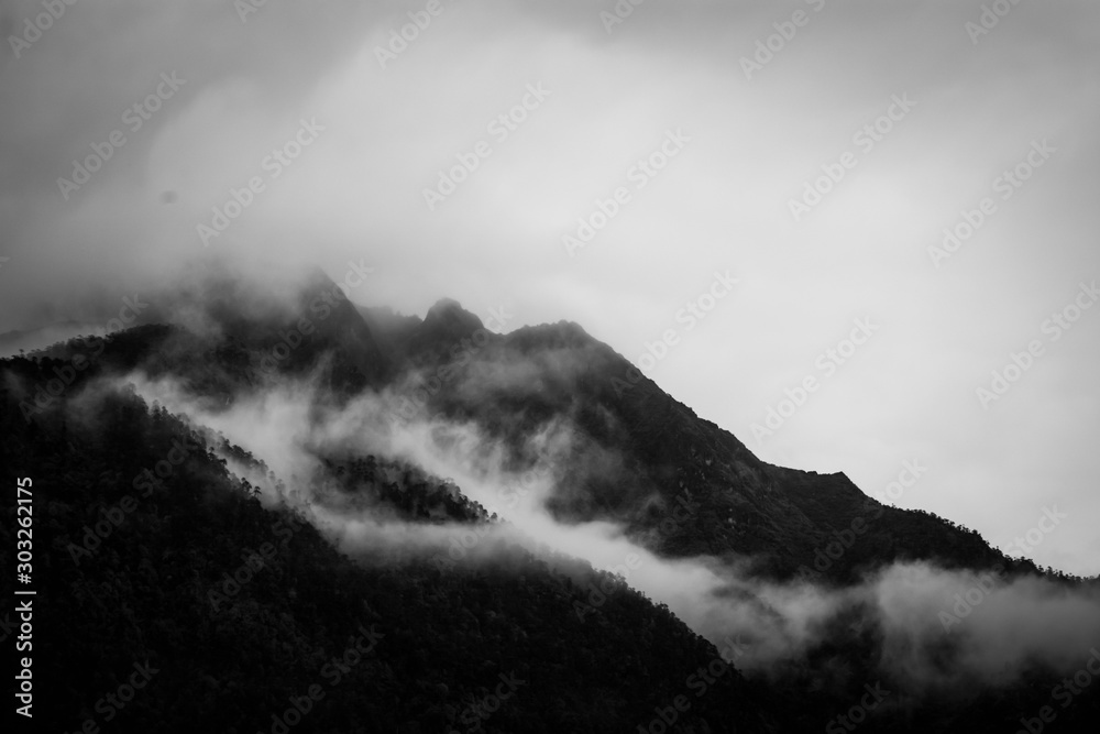 Obraz premium Mountain and clouds