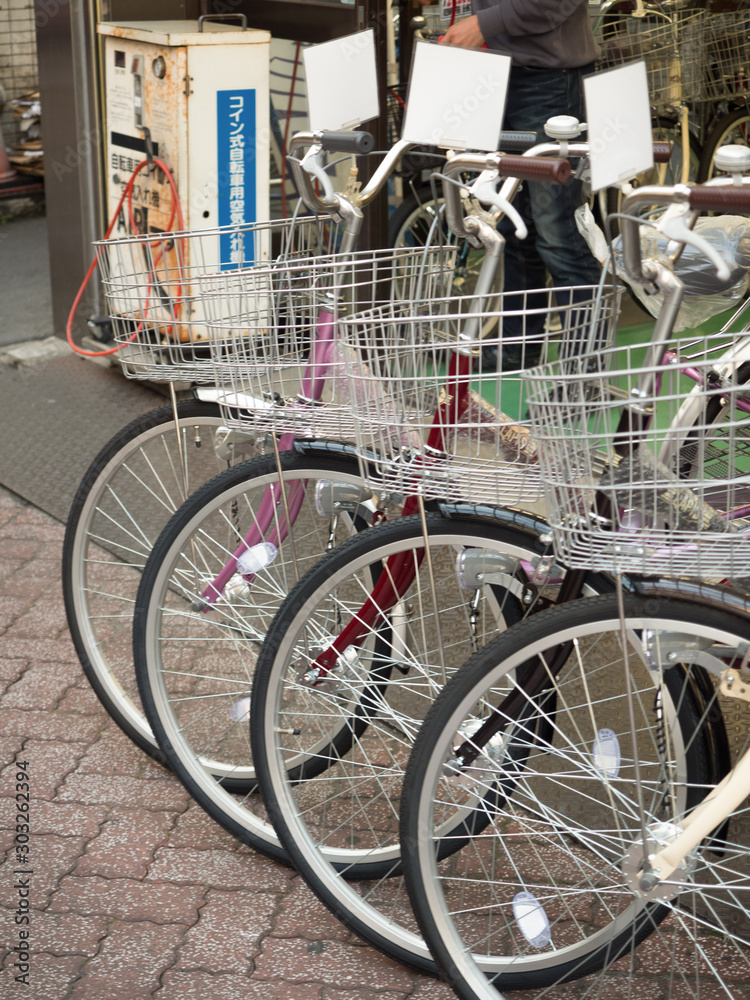 店頭に並んだ自転車