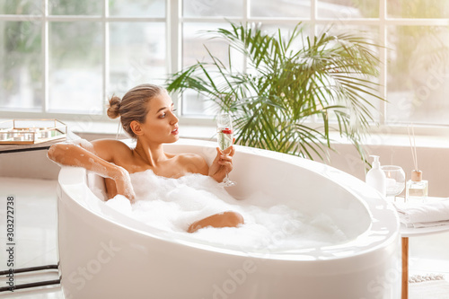 Beautiful young woman drink...