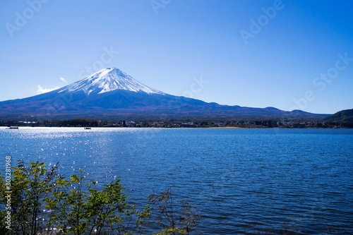 富士山と河口湖2 © Garden3