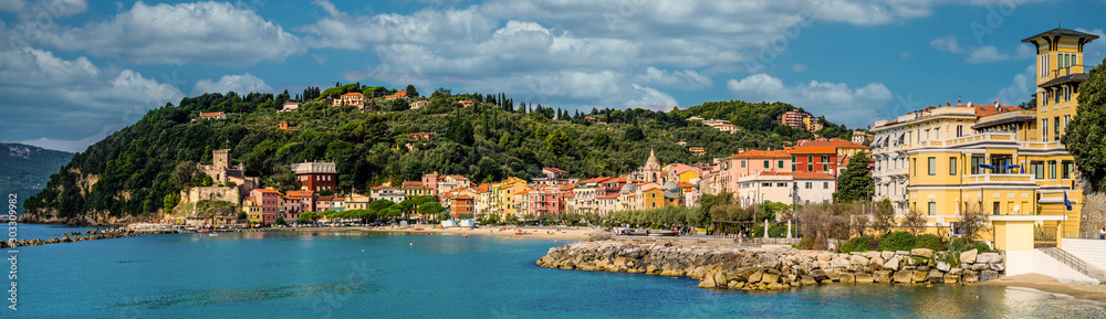 San Terenzo is a traditional Ligurian sea village whose essence hasn’t change over the years. Originally a fishing town from the 19th century on it has become a shelter for artists and intellectuals.