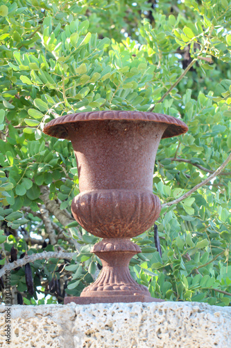 Eine Amphore, Vase auf einem Torpfosten, gutes Versteck für Eidecksen