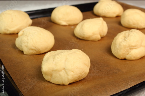 Place buns onto baking tray. Making Yeast Sweet Roll Bun