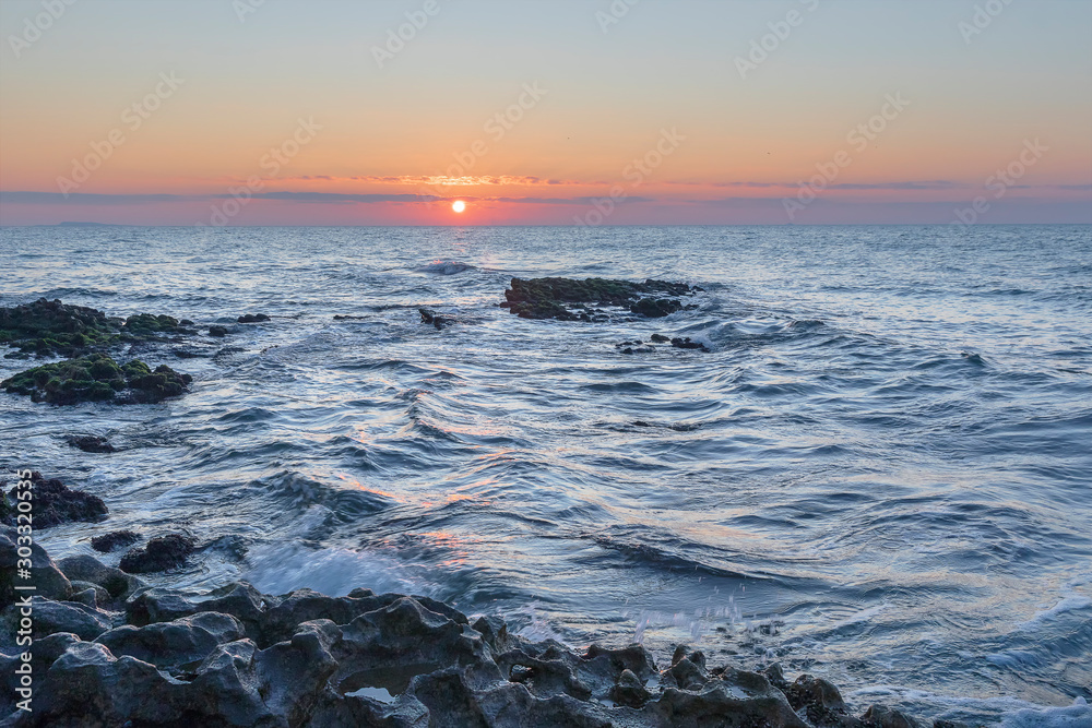 Naklejka premium Sunrise on the sea