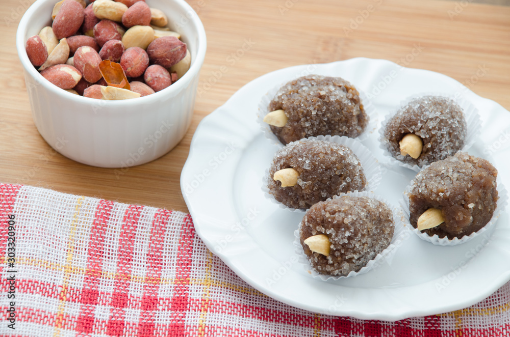 Φωτογραφία Cajuzinho,  a popular sweet with an almost ubiquitous presences in Brazilian par