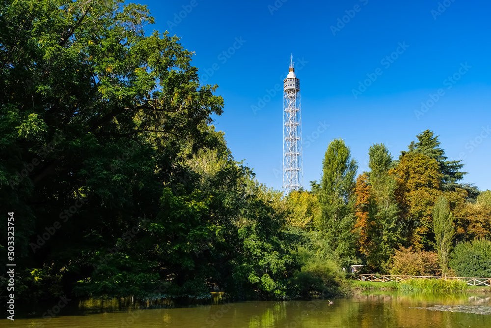 Fototapeta premium ミラノ センピオーネ公園 トッレ・ブランカ