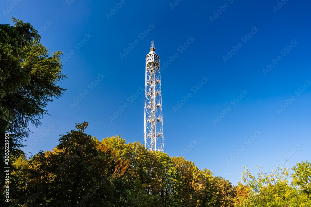 Obraz premium ミラノ センピオーネ公園 トッレ・ブランカ