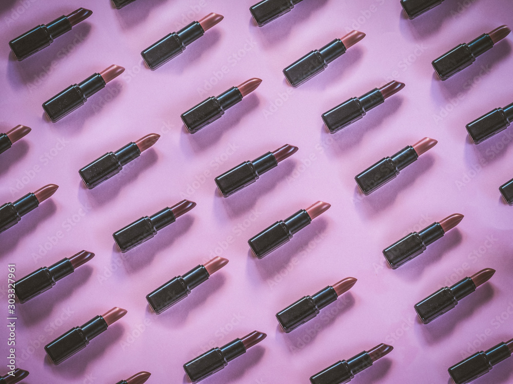 Obraz premium Lipstick pattern on pink background