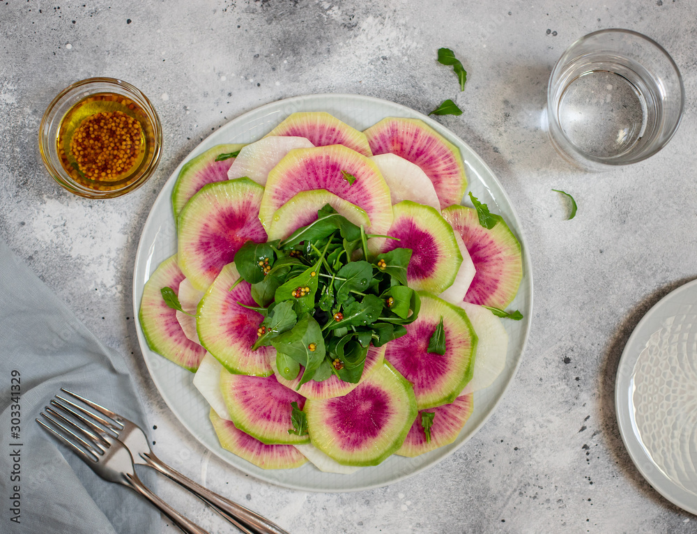 Εκτύπωση καμβά detox salad of watermelon radish and arugula in a plate