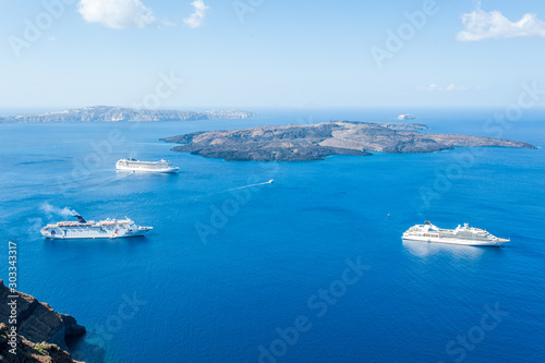 Cruise ships santorini © Torgeir Johansen