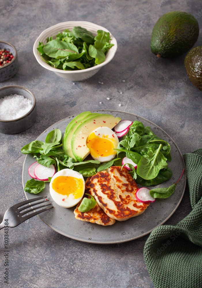 healthy keto paleo diet breakfast: boiled egg, avocado, halloumi cheese, salad leaves healthy keto paleo diet breakfast: boiled egg, avocado, halloumi cheese, salad leaves