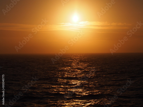 Fototapeta Naklejka Na Ścianę i Meble -  sunset at sea