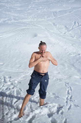 adult man practicing cryotherapy, in the snow