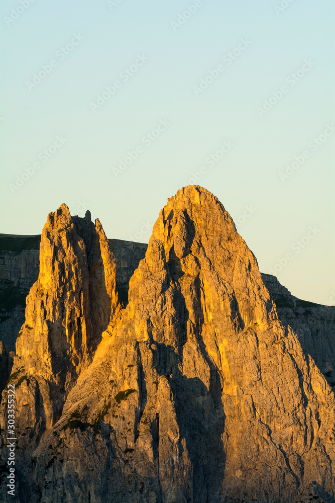 Der Schlern  bei Sonnenaufgang - Seiseralm - Südtirol