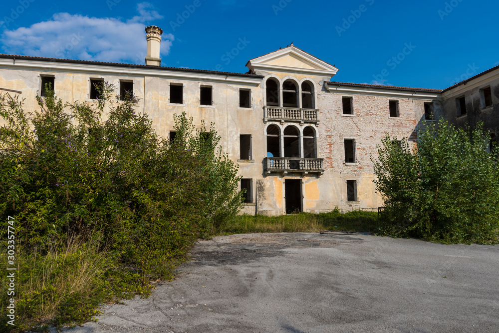 An abandoned villa somewhere in Italy