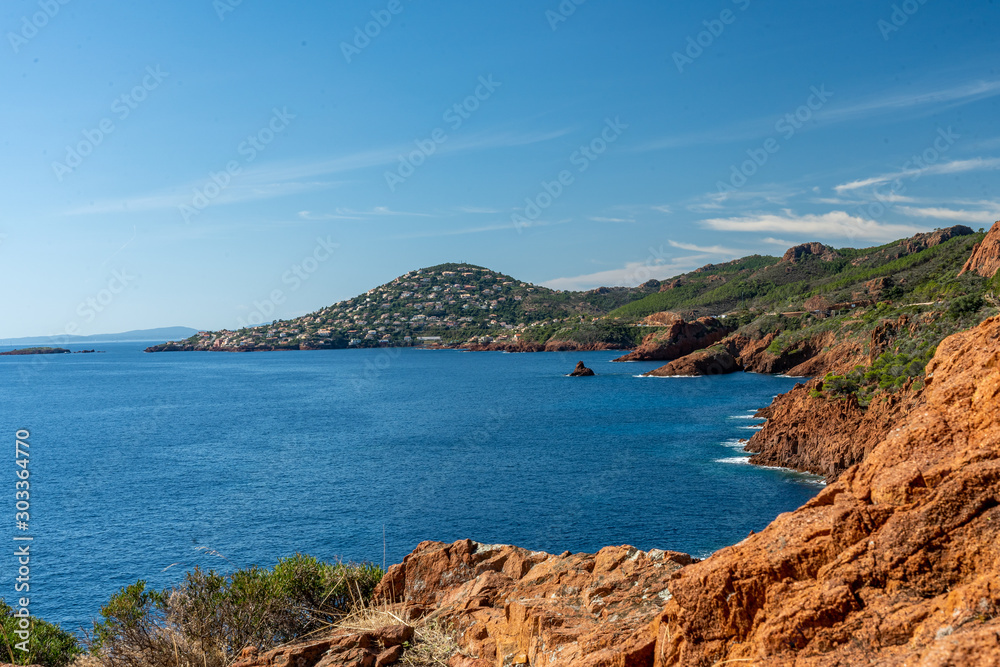 cap roux hiking trail In the red rocks of the Esterel mountains with the blue sea of the Mediterranean