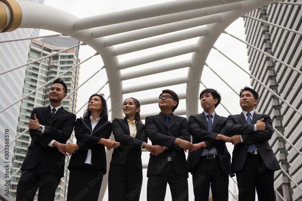 Fototapeta premium Business team shake hands in city