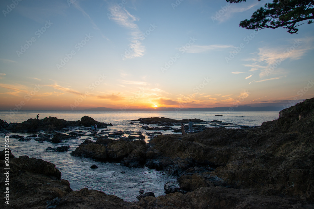 夕暮れの海岸