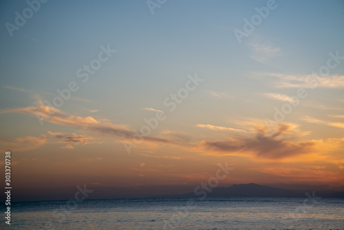 夕焼けと水平線