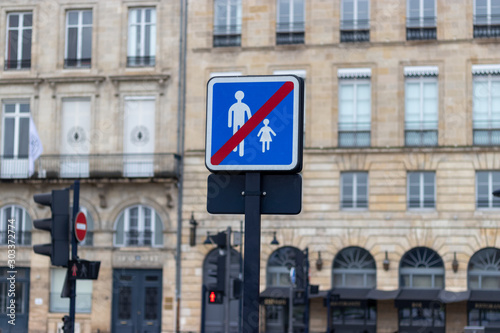 panneau de fin de voie piétonne
