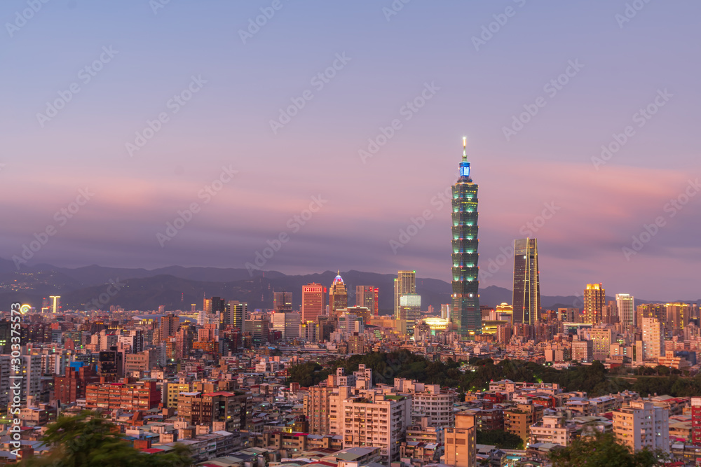 Beautiful cityscape of taipei 101 and skyscraper in taipei city at sunset