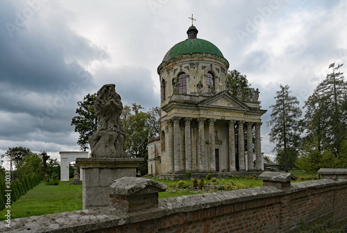 Die barocke r  misch-katholische Kirche St. Joseph in Pidhirzi in der Ukraine